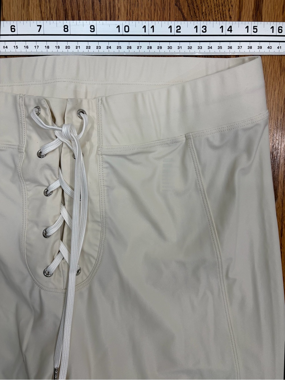 Good American Bombshell Ivory Lace Up Leggings (2XL) - Picture 10 of 13